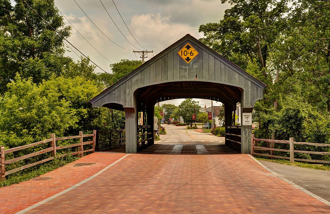 Downtown Long Grove streetscape