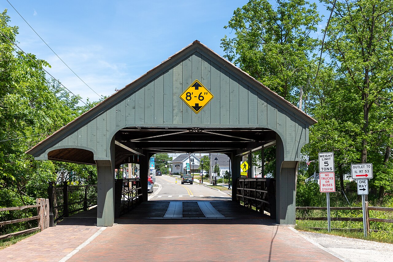 Buffalo Creek Bridge in historic downtown Long Grove