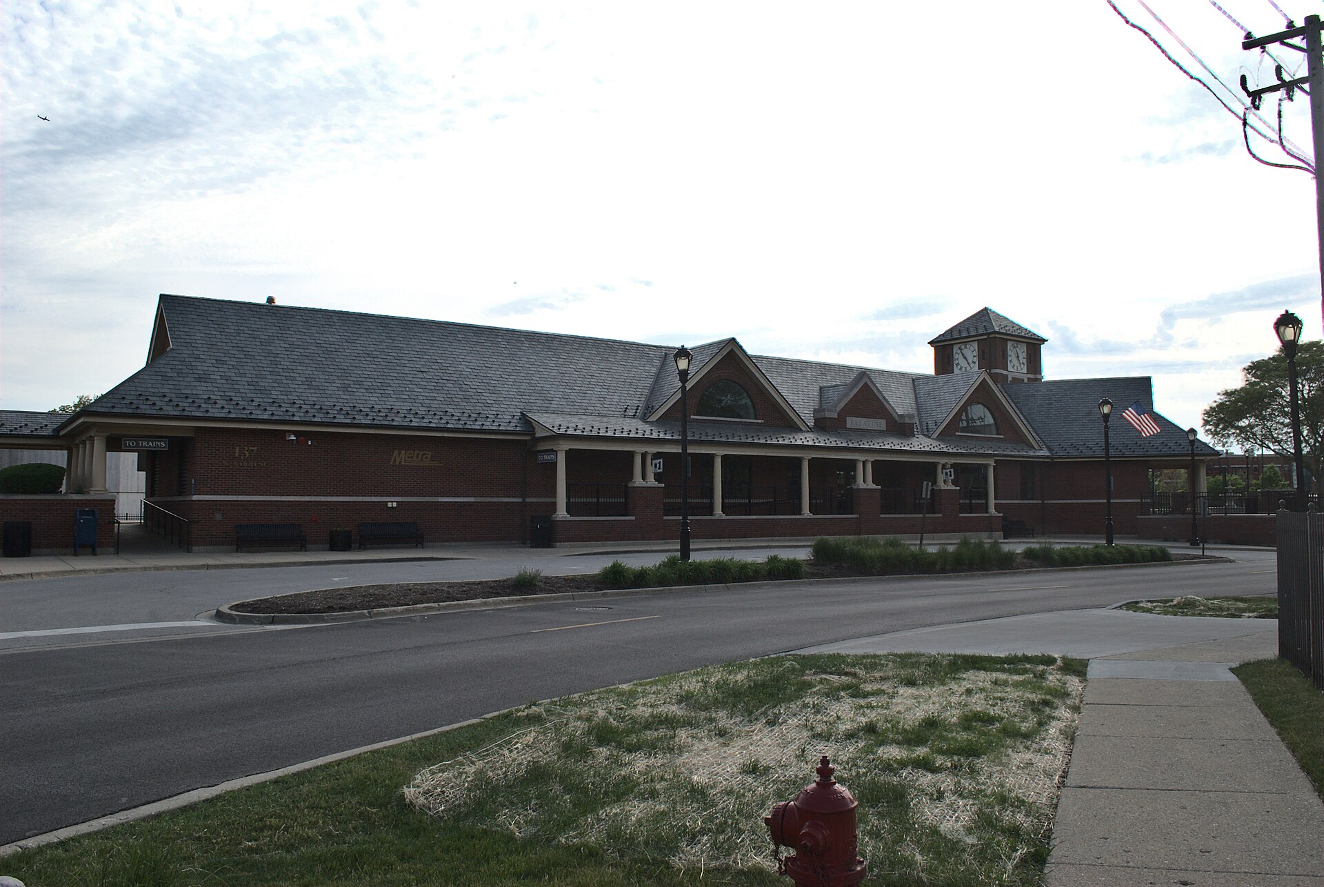 Palatine Metra station from Wood Street