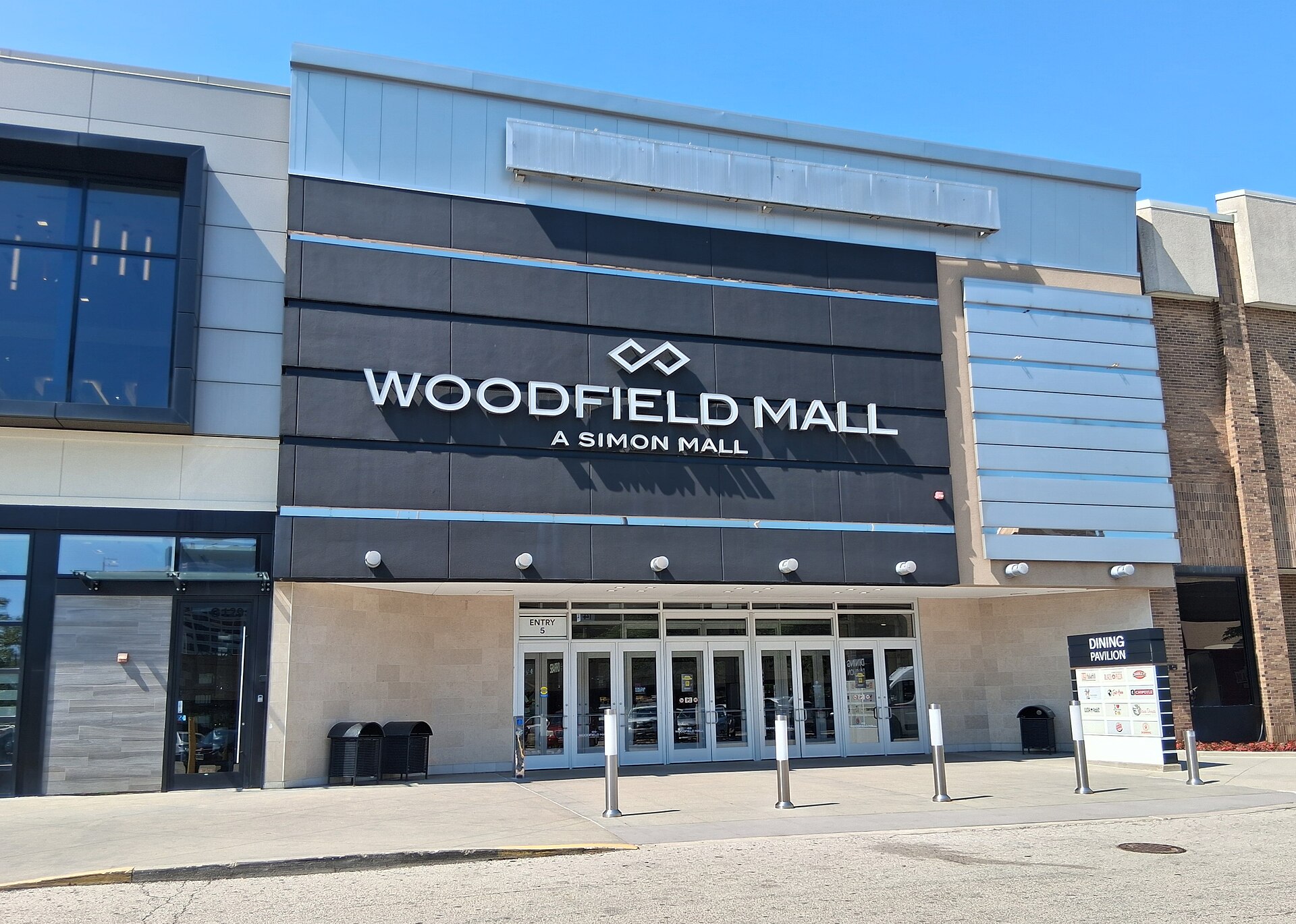 An entrance to Woodfield Mall in Schaumburg